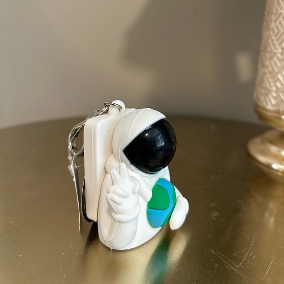 Bath and Body Works Astronaut Pocket Bac Hand Sanitizer Holder, NWT - Picture 6 of 6